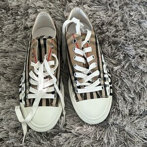 COPY - WORN ONCE WOMEN’S BURBERRY SNEAKERS